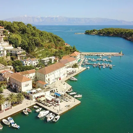 2 Bedroom Cozy In Jelsa Appartamento