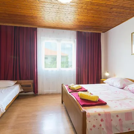 2 Bedroom Cozy In Jelsa *