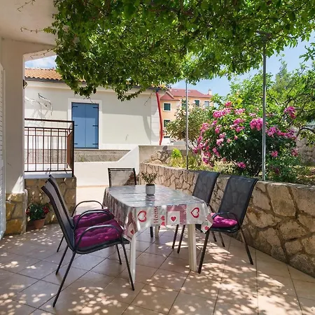 2 Bedroom Cozy In Jelsa Jelsa (Hvar)
