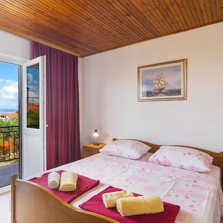 2 Bedroom Cozy In Jelsa *