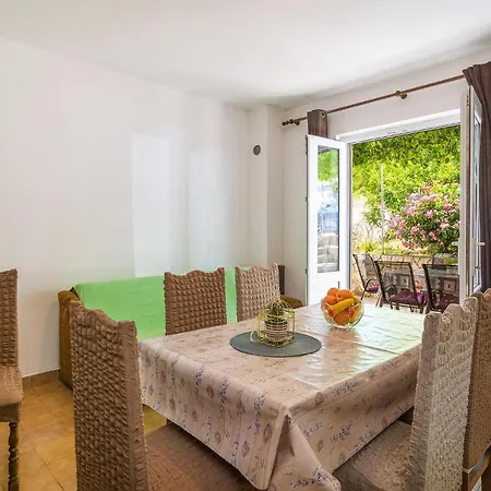 Apartment 2 Bedroom Cozy In Jelsa