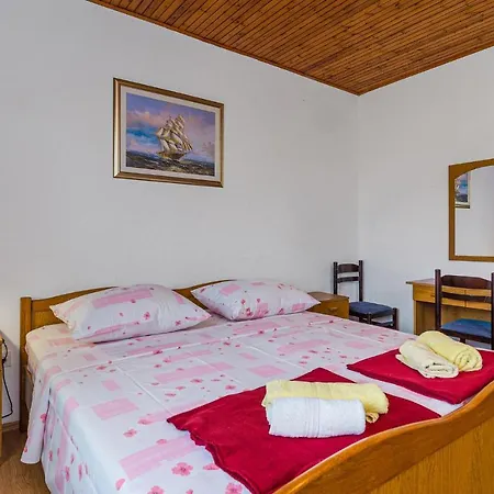 2 Bedroom Cozy In Jelsa Jelsa (Hvar)
