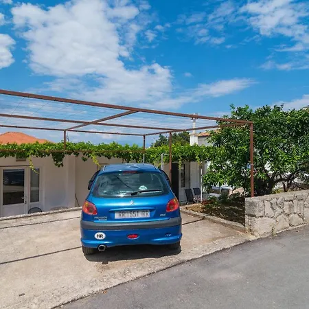 2 Bedroom Cozy In Jelsa Jelsa (Hvar)