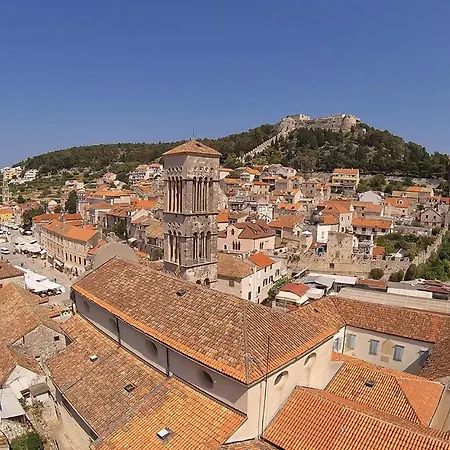 2 Bedroom Cozy In Jelsa * Jelsa (Hvar)